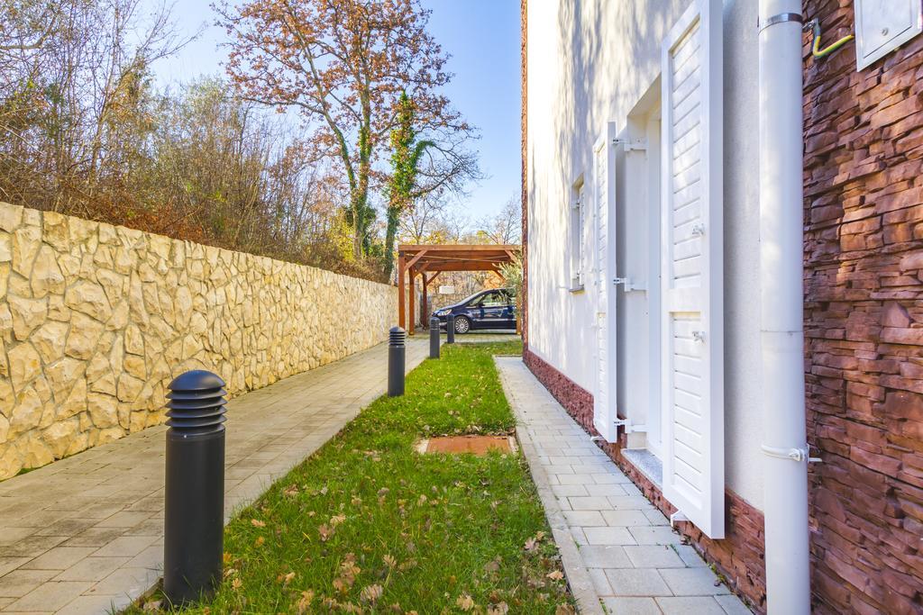 Villa Apartments Futura * Vantacici